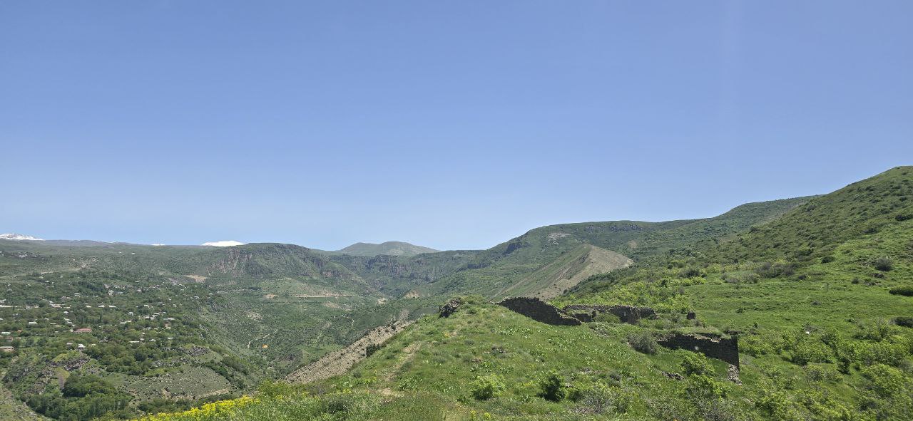 Hiking from Garni to Havuts Tar