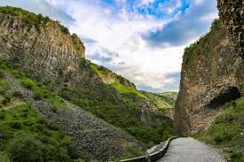 Eco hike from Garni to Symphony, mineral springs, Azat reservoir.